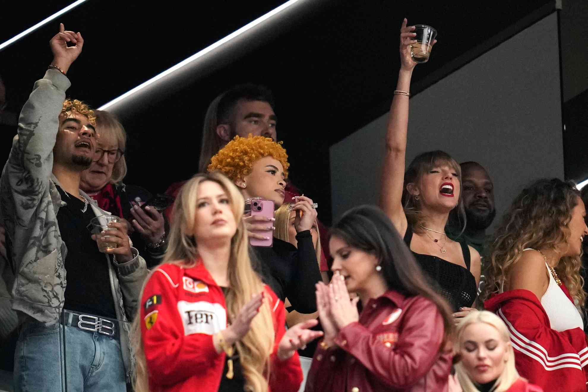 Taylor swift así vive la cantante el super bowl...