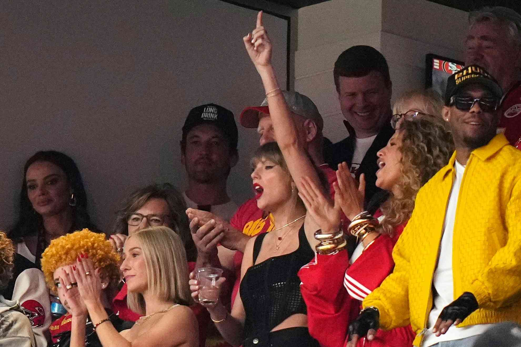 Taylor swift así vive la cantante el super bowl...