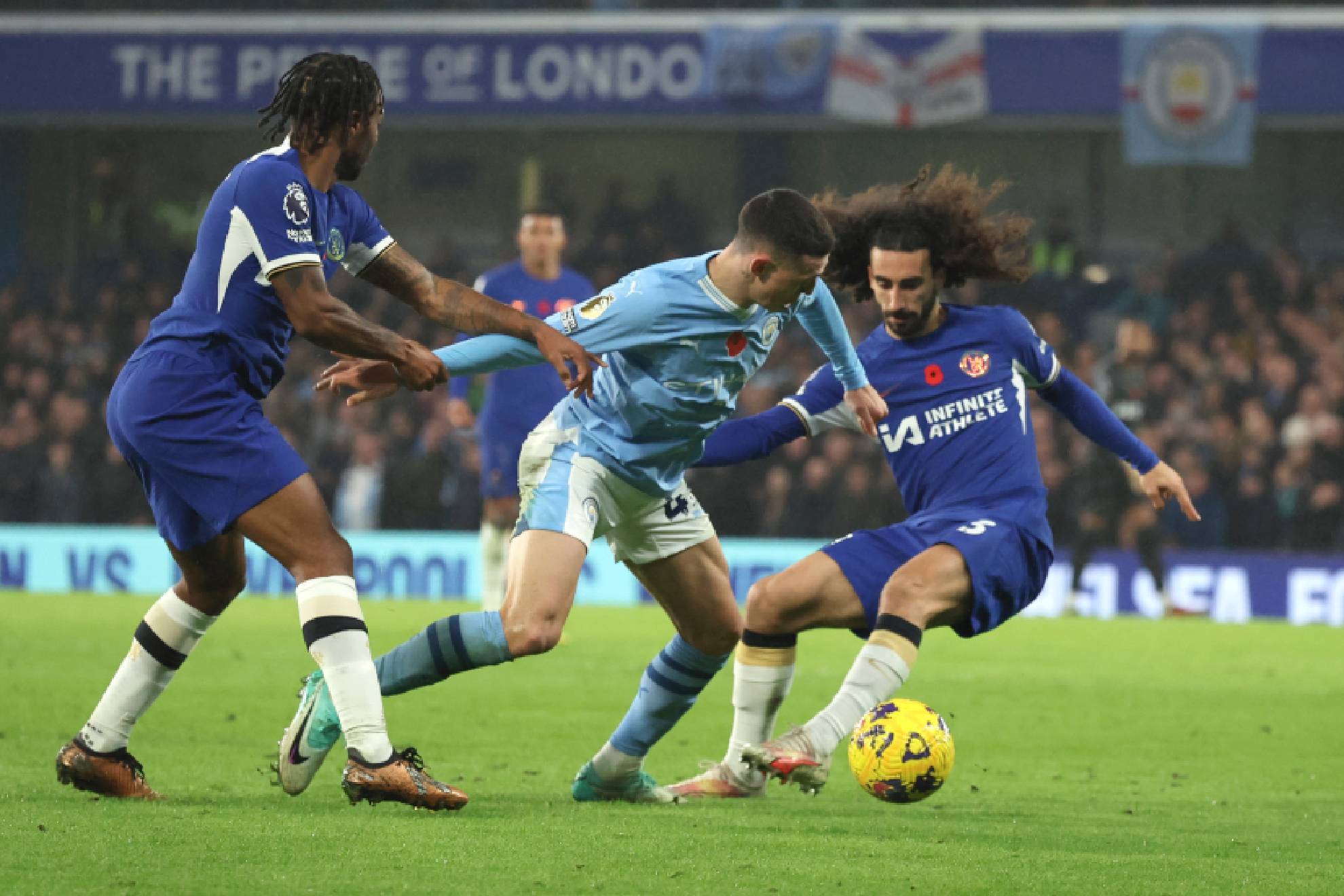 Partido de liga inglesa de alta intensidad, los locales son favoritos, pero la visita tiene fama de roba puntos