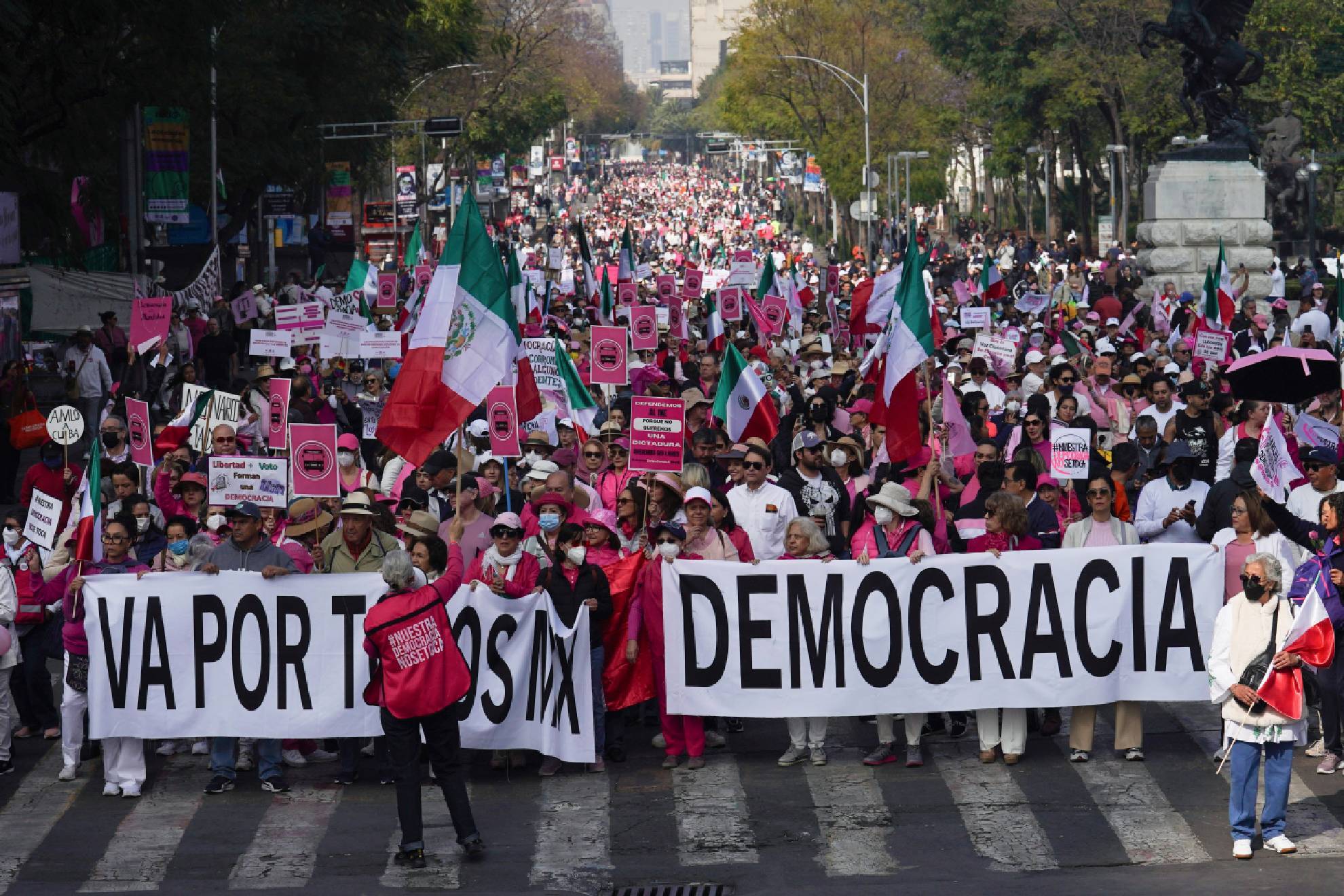 El centro de la Ciudad de México se vio afectado por el movimiento en masa de este domingo