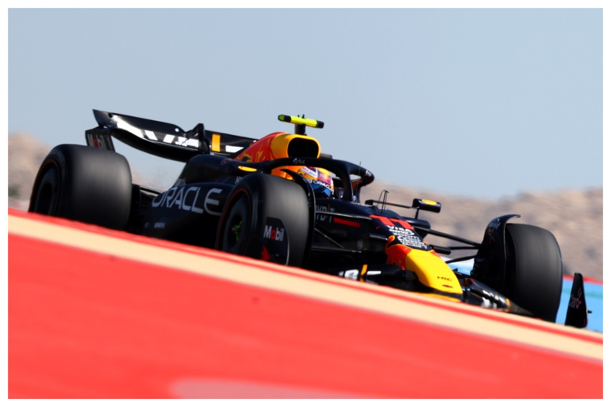 Checo Prez arranca discreto con su nuevo Red Bull y se queda lejos del ritmo de Verstappen