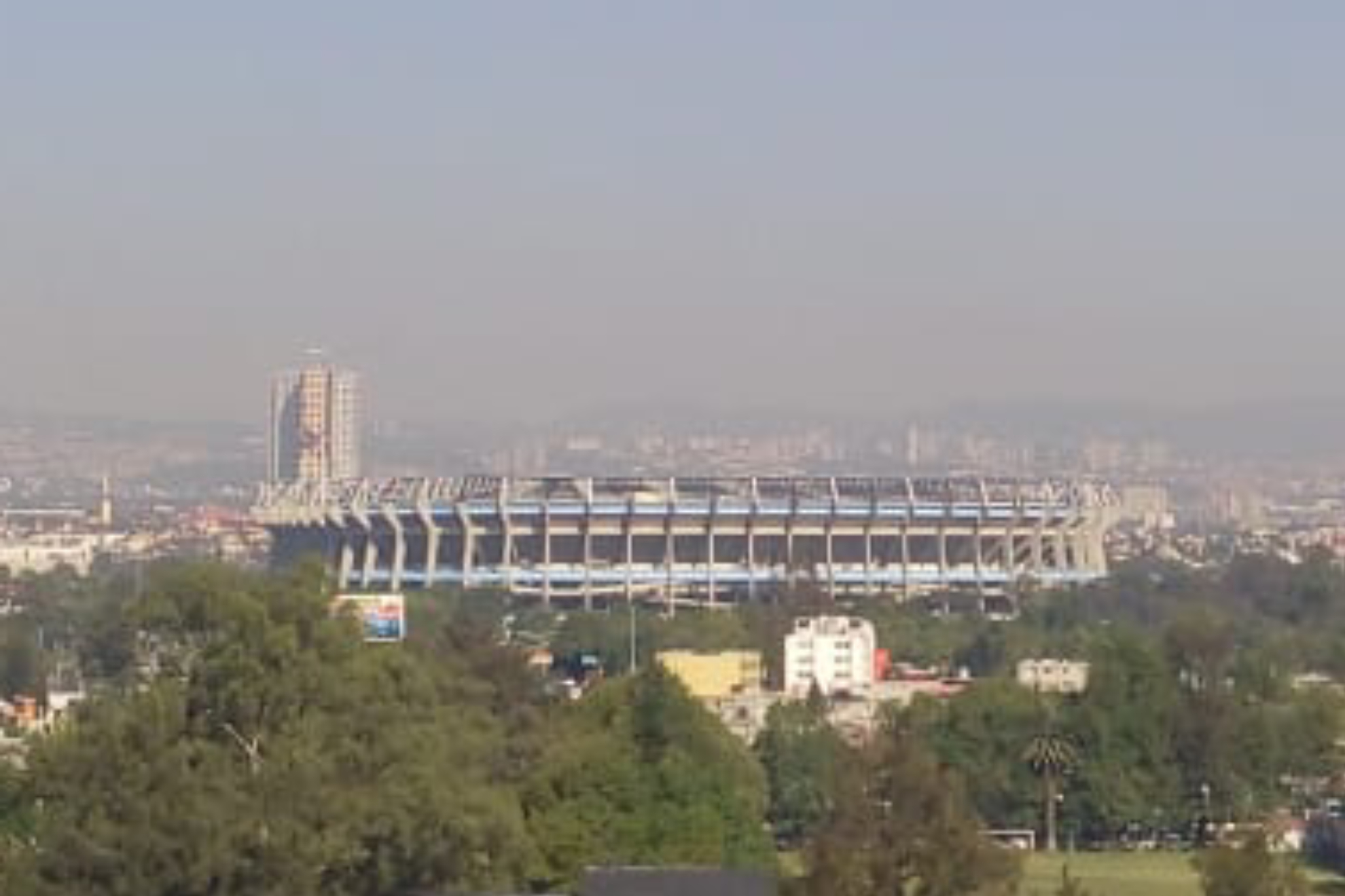 La contaminación podría dejar al Estadio Azteca y a la Capital del país sin realizar el Clásico Joven