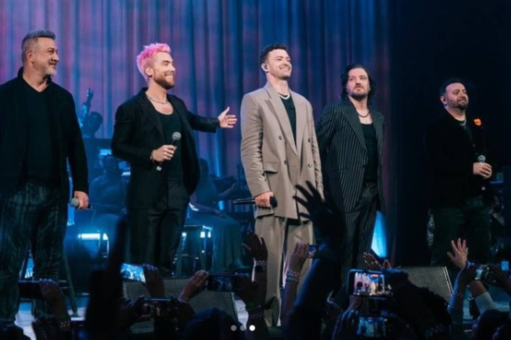 Timberlake estuvo acompaado por sus amigos de NSYNC.