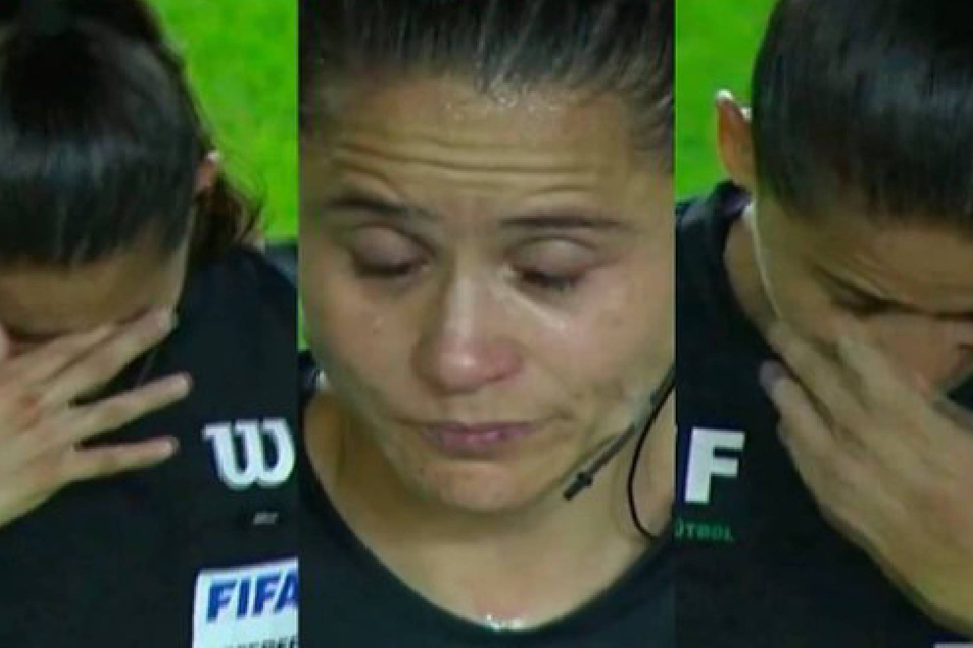La rbitra Karen Hernndez, llora tras su debut como central en la Liga MX