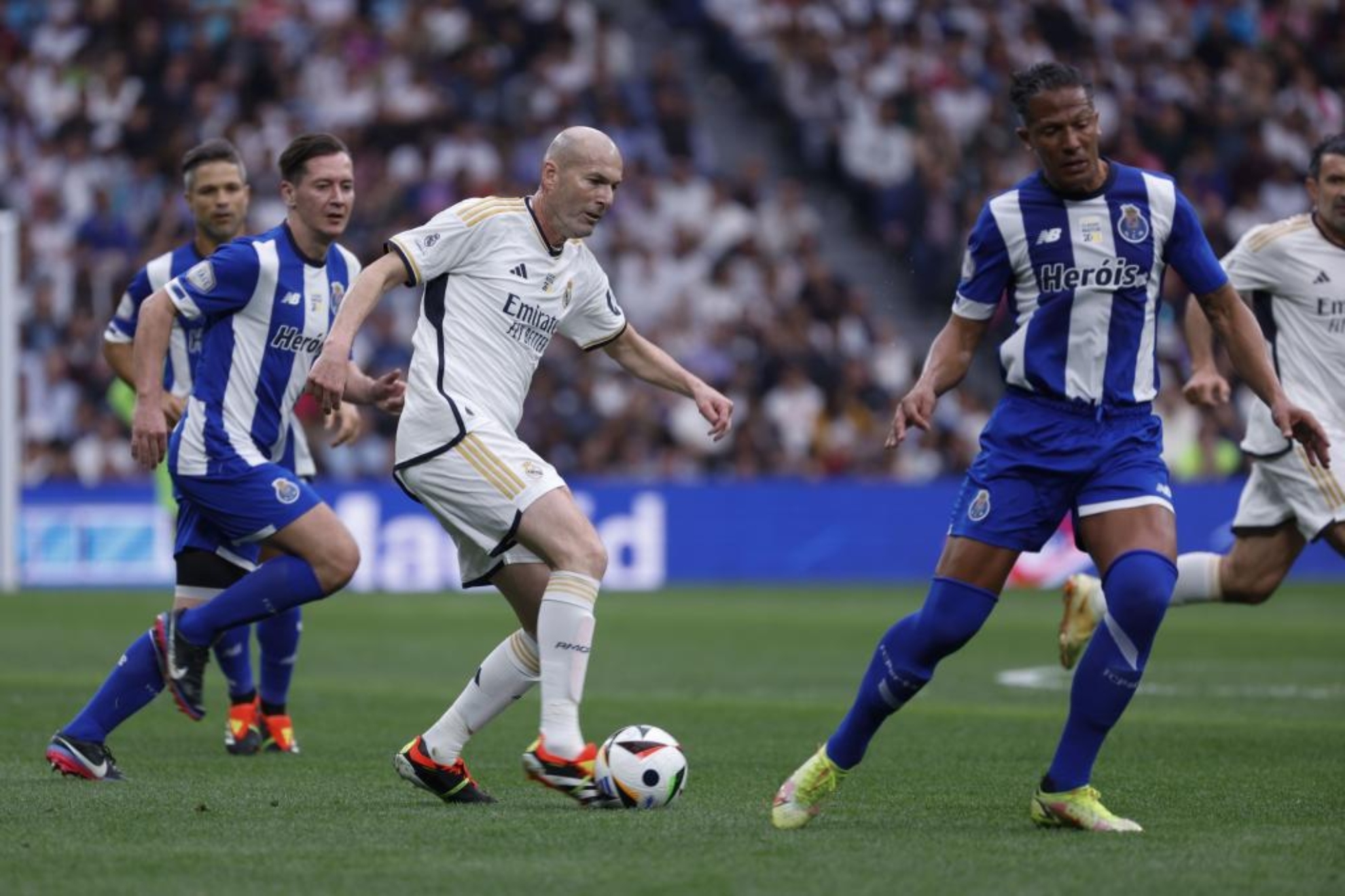 Zidane, durante el partido de leyendas del Real Madrid contra el Oporto