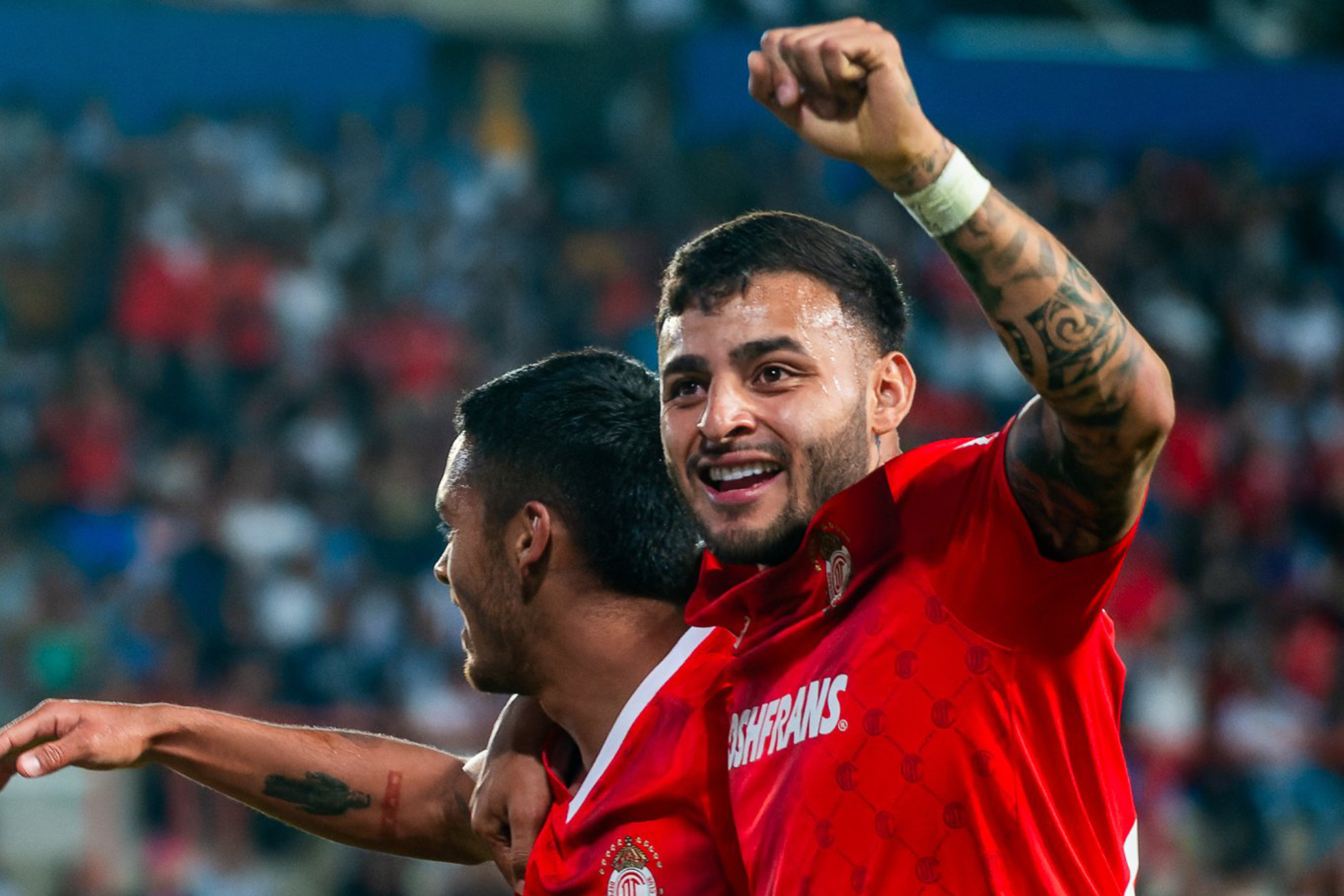 Alexis Vega festejando su gol que le da la victoria al Toluca sobre Pachuca