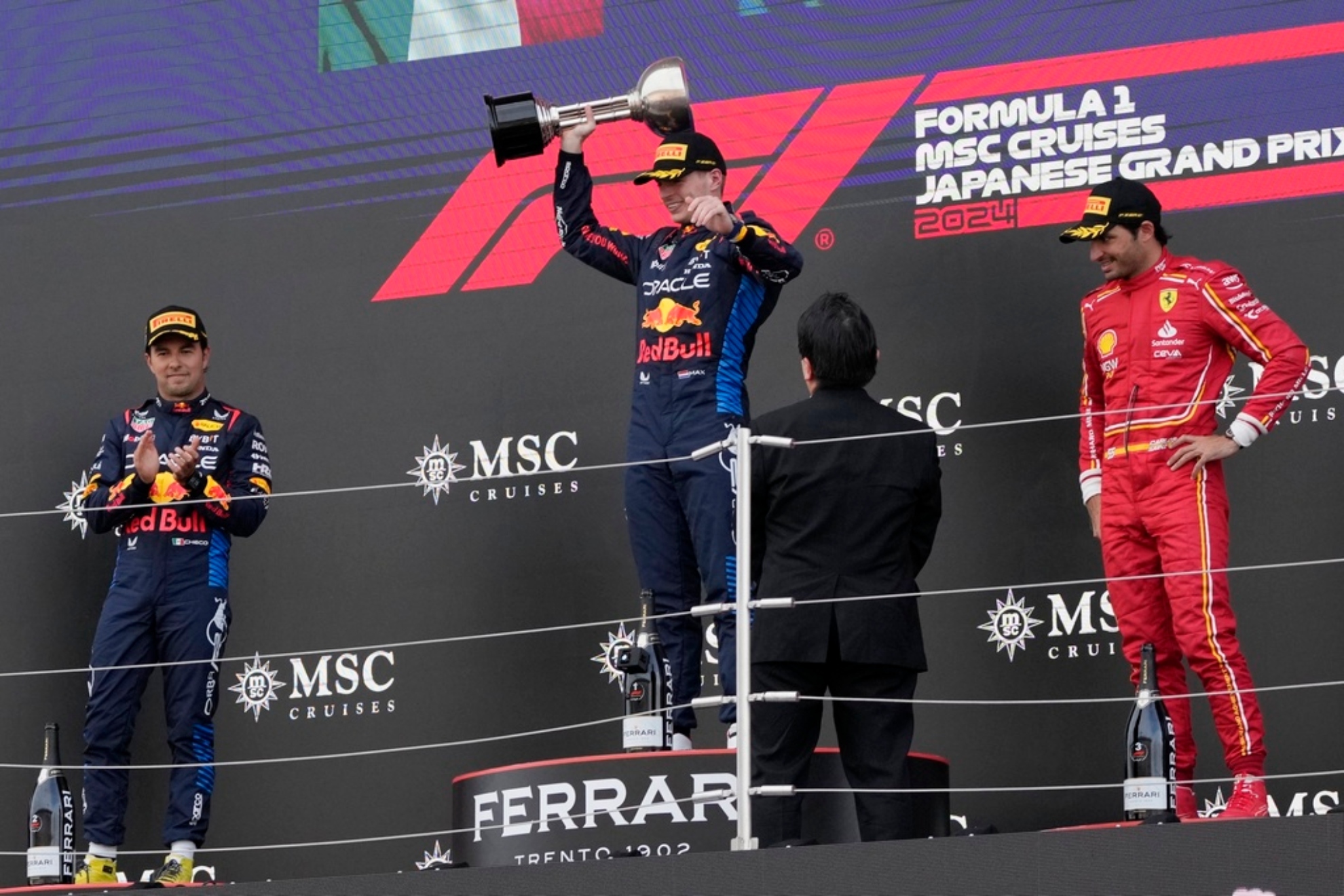 Prez, Verstappen y Sainz, en el podio de Suzuka.