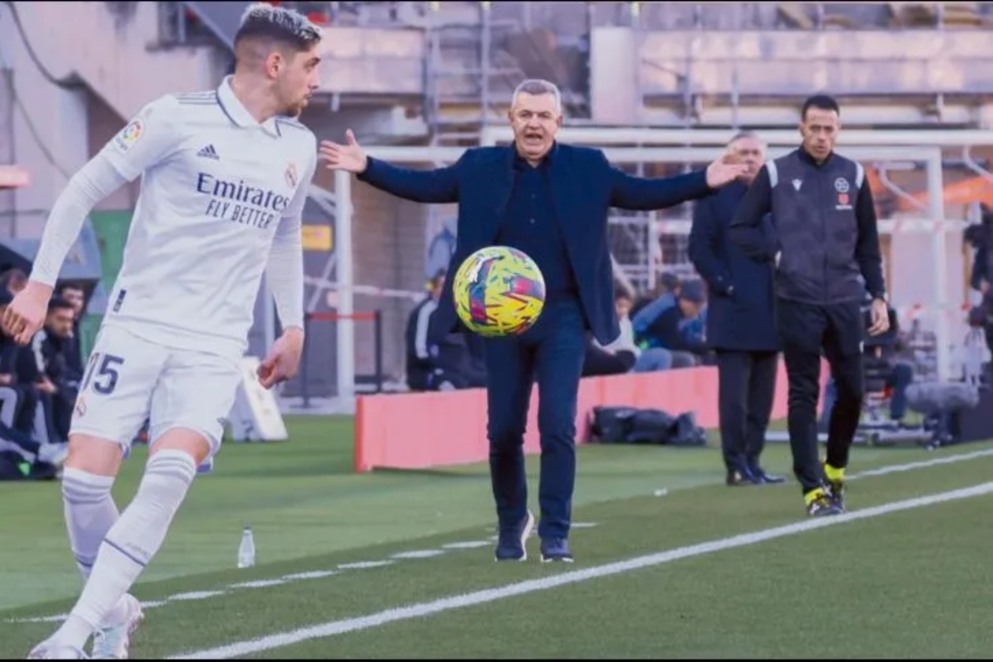 Aguirre protesta delante de Valverde en un Mallorca vs Real Madrid