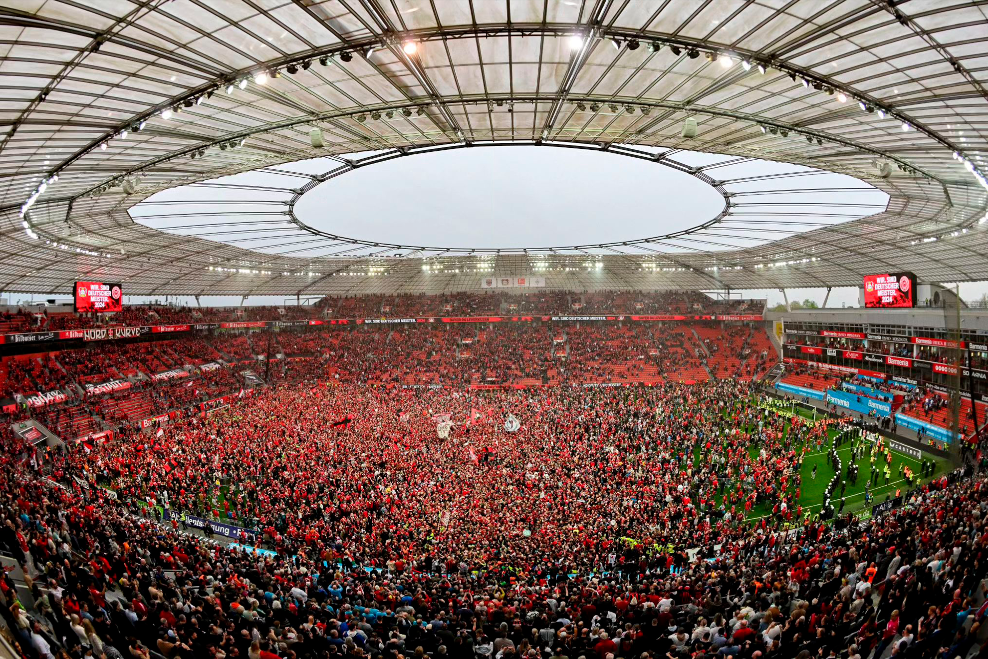Bayer Leverkusen es campen de la Bundeliga y su aficin celebra con impresionante invasin
