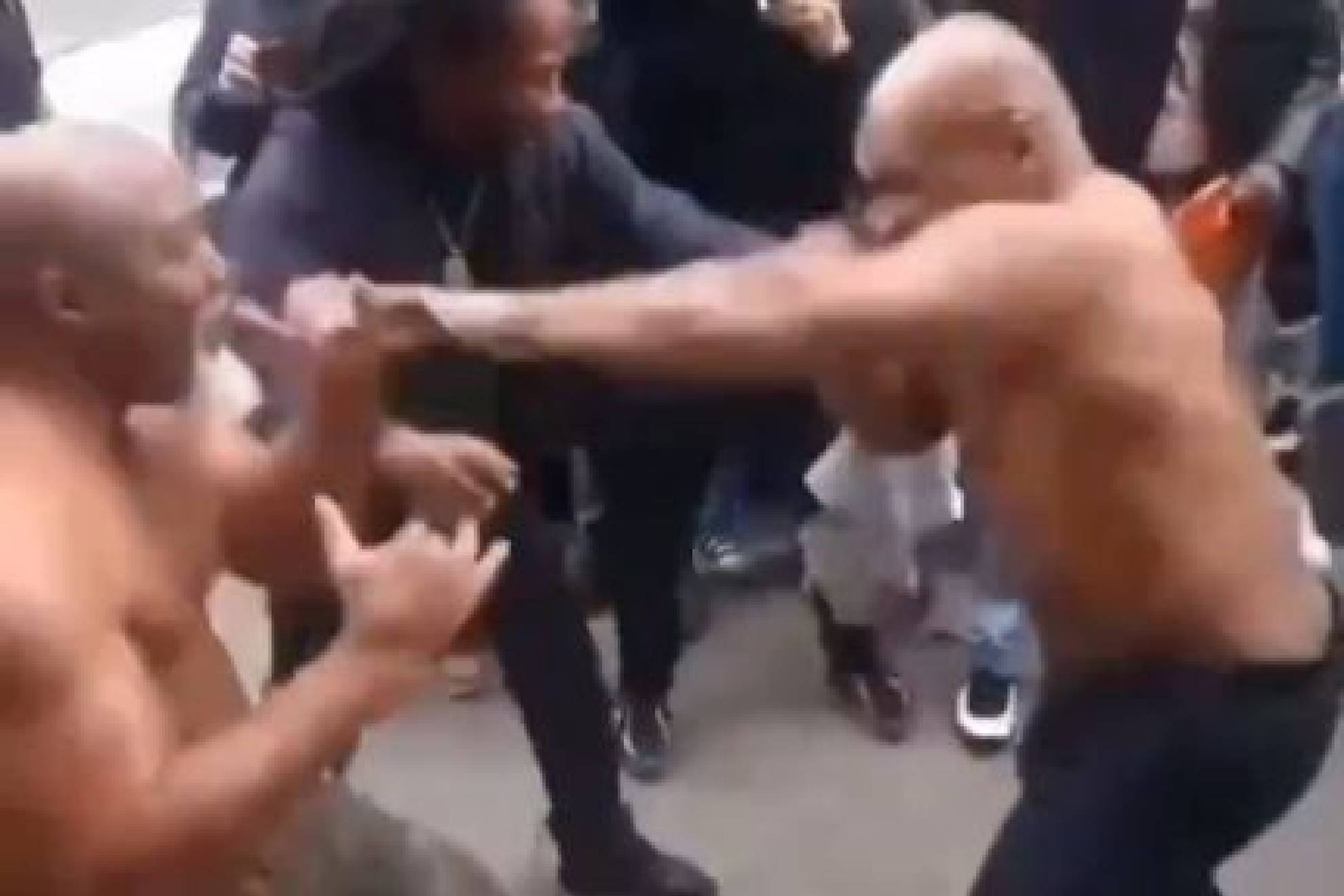 Mike Tyson entrena en una 'pelea callejera' ante un viejo rival