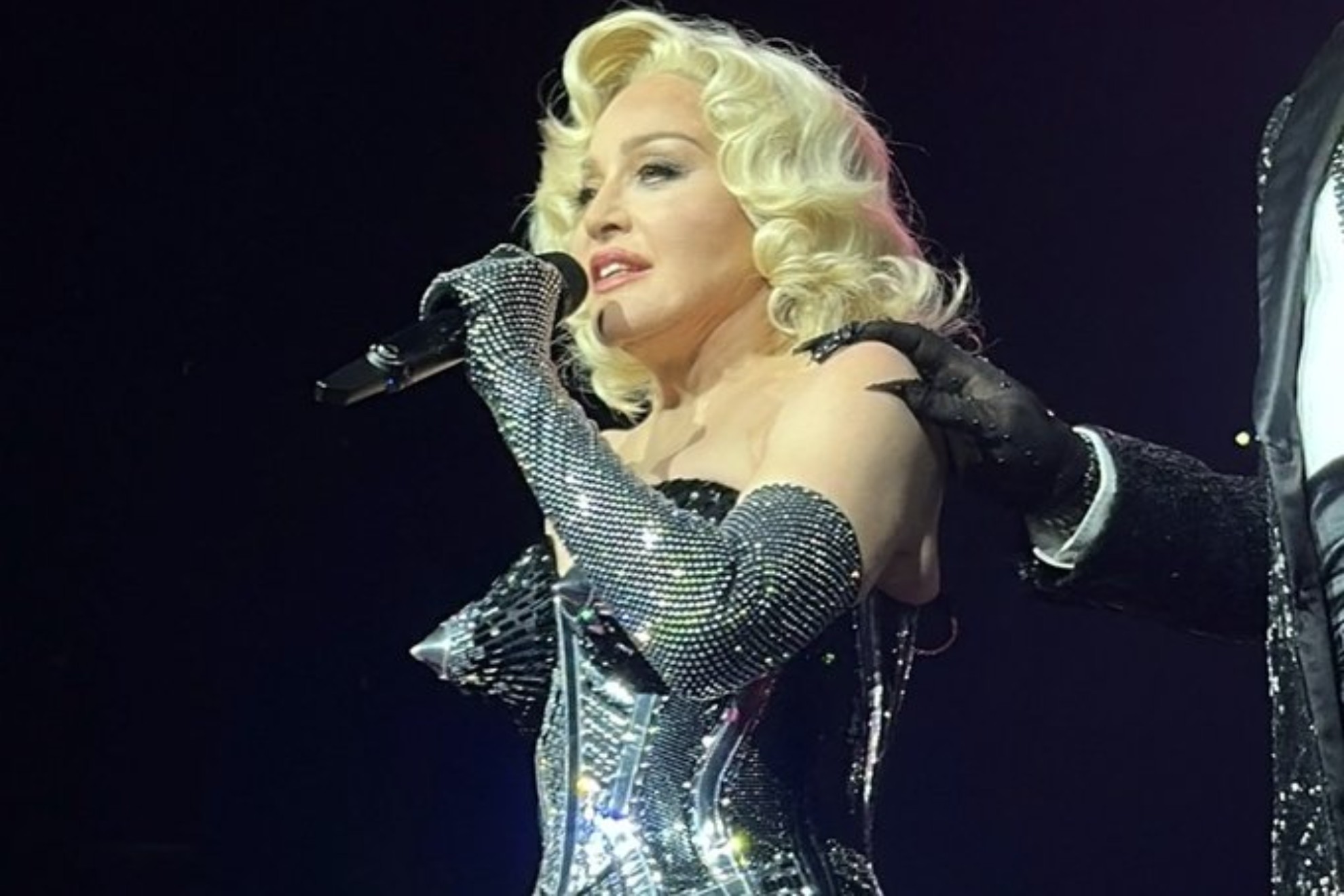 Madonna rompe en llanto en uno de sus conciertos en Mxico