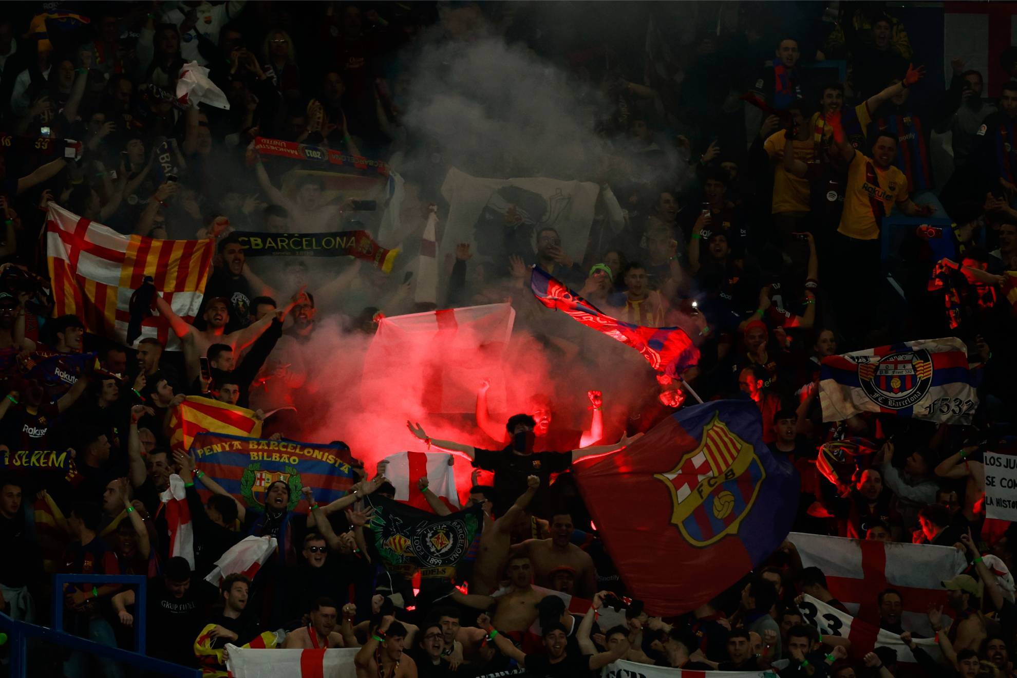 Barcelona impone dura sancin a aficionados