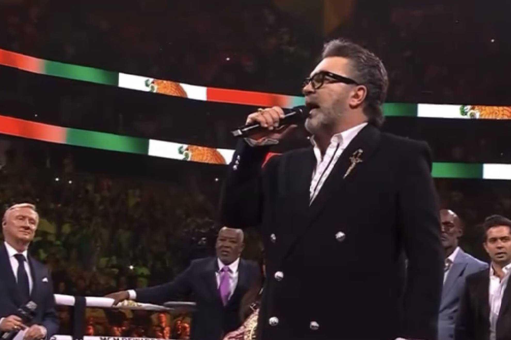 Canelo vs Mungua: Mijares emociona entonando el Himno Nacional Mexicano en Las Vegas