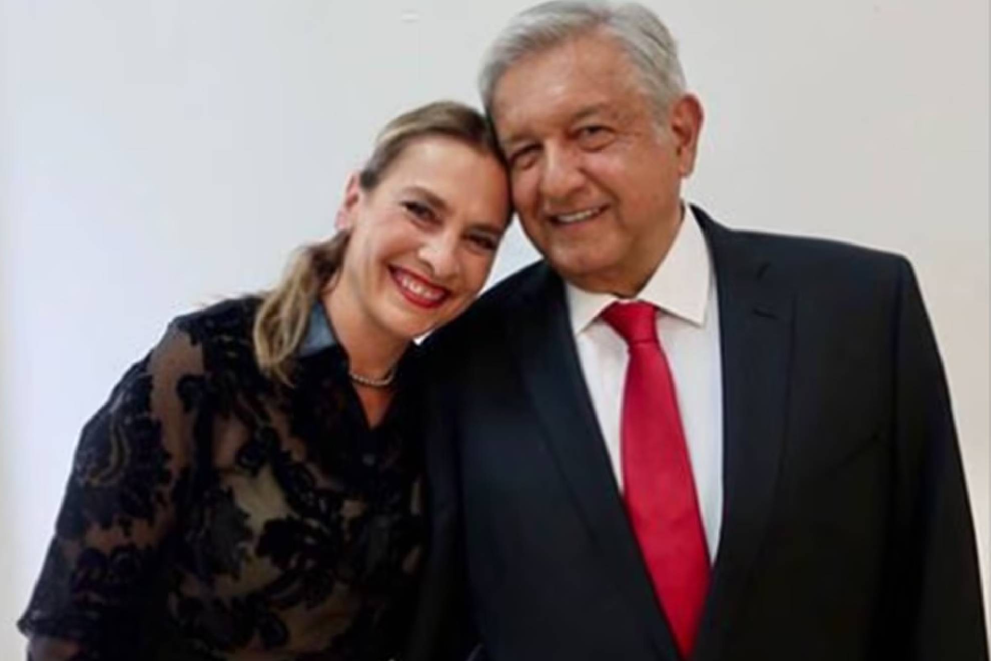 Andrs Manuel Lpez Obrador rechaza que vaya a divorciarse de su esposa Beatriz Gutirrez Mller.