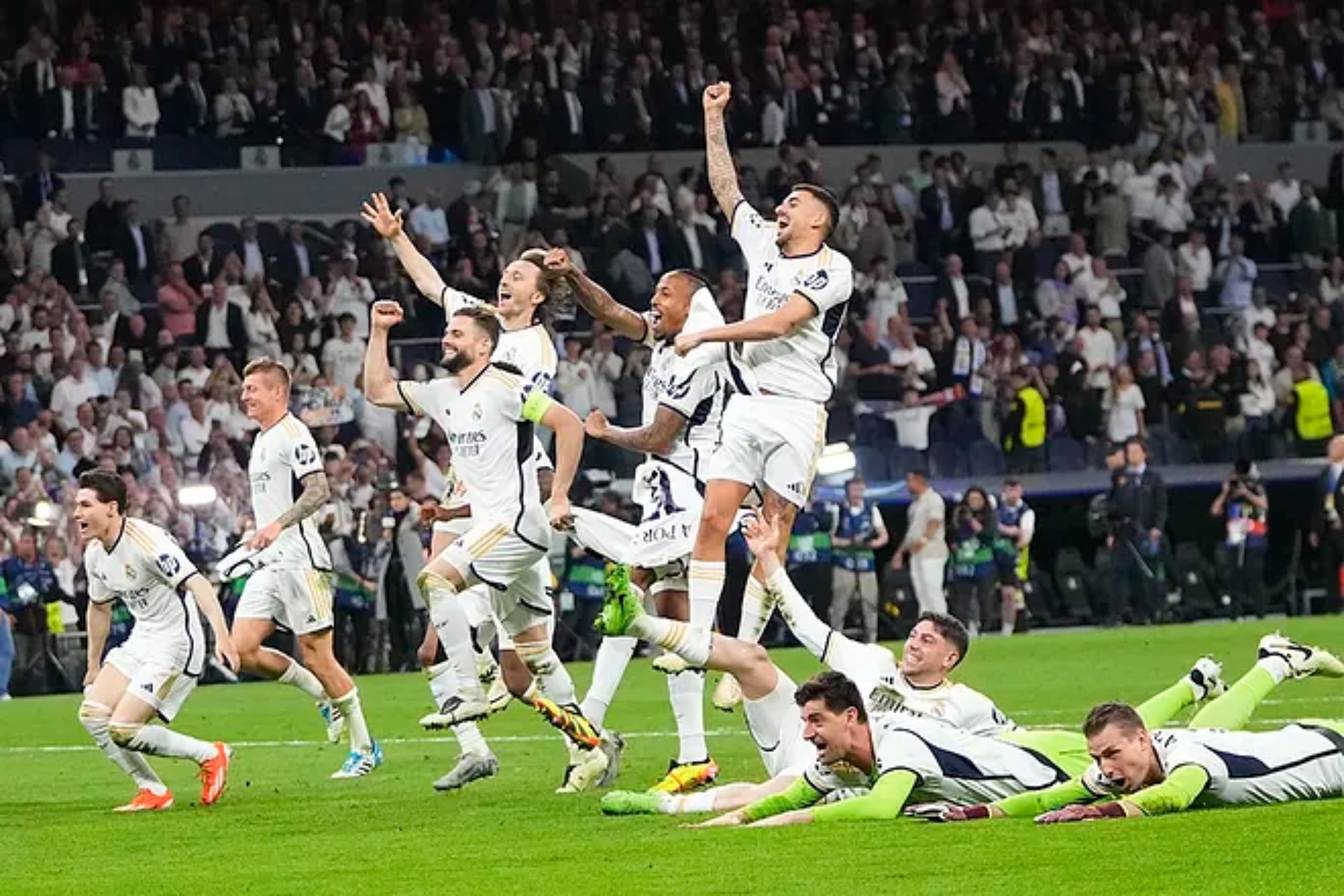 Los jugadores del Real Madrid celebran el triunfo al Bayern