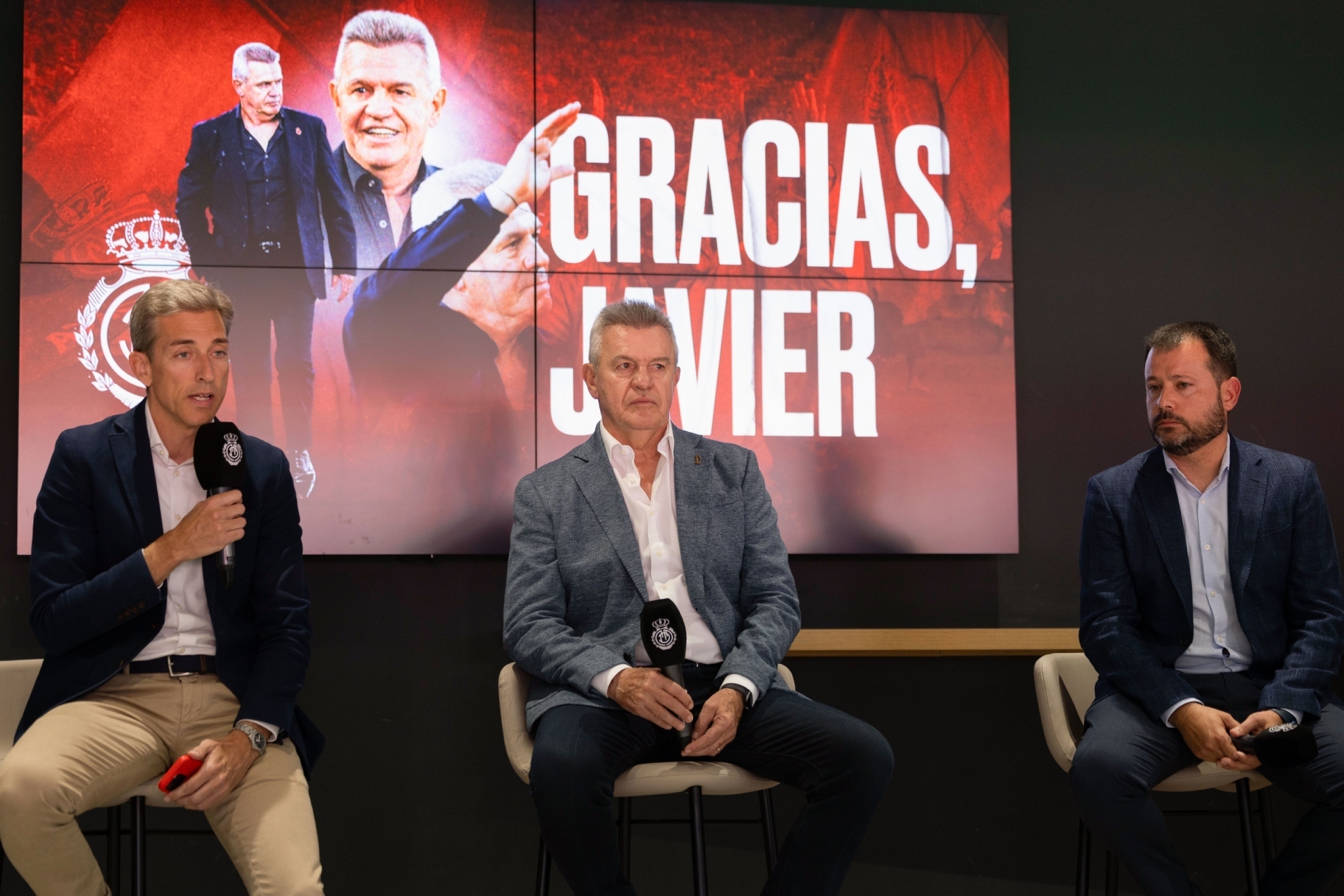 Javier Aguirre junto a Ortells y Alfonso D�az