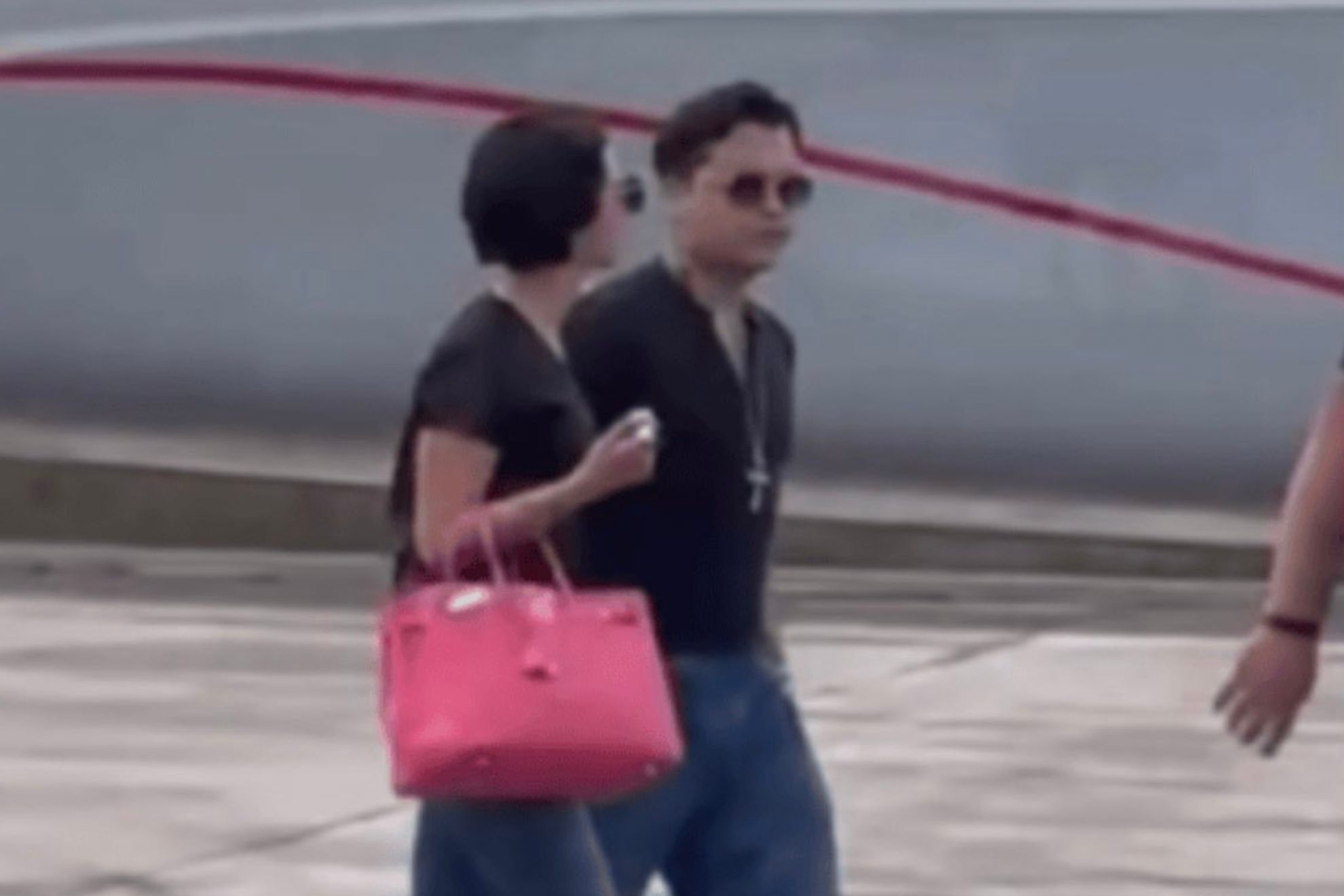 Christian Nodal habría regalado bolso "millonario" a Angela Águilar; esto cuesta el lujoso accesorio | MARCA México