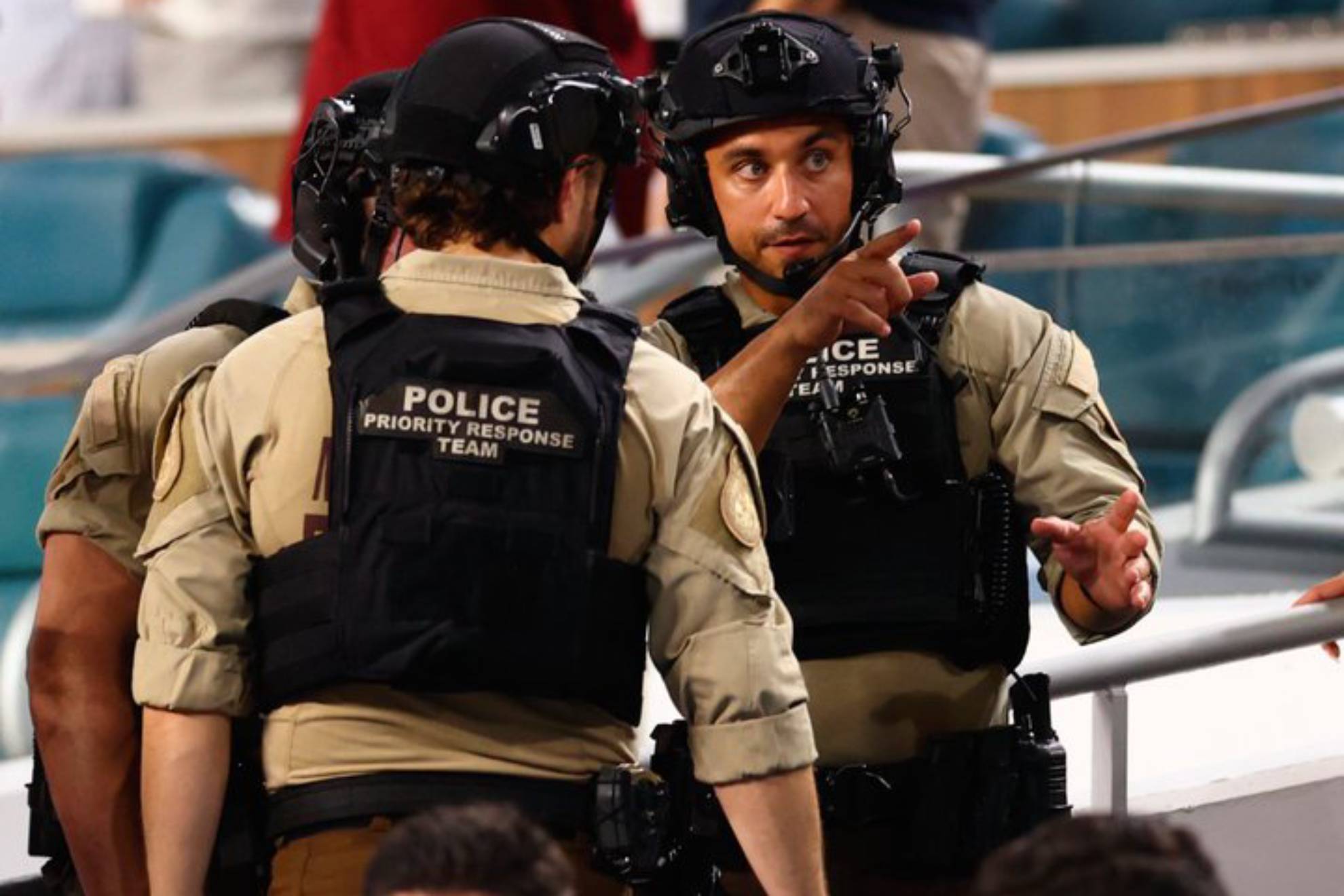 Policas en el Hard Rock Stadium.