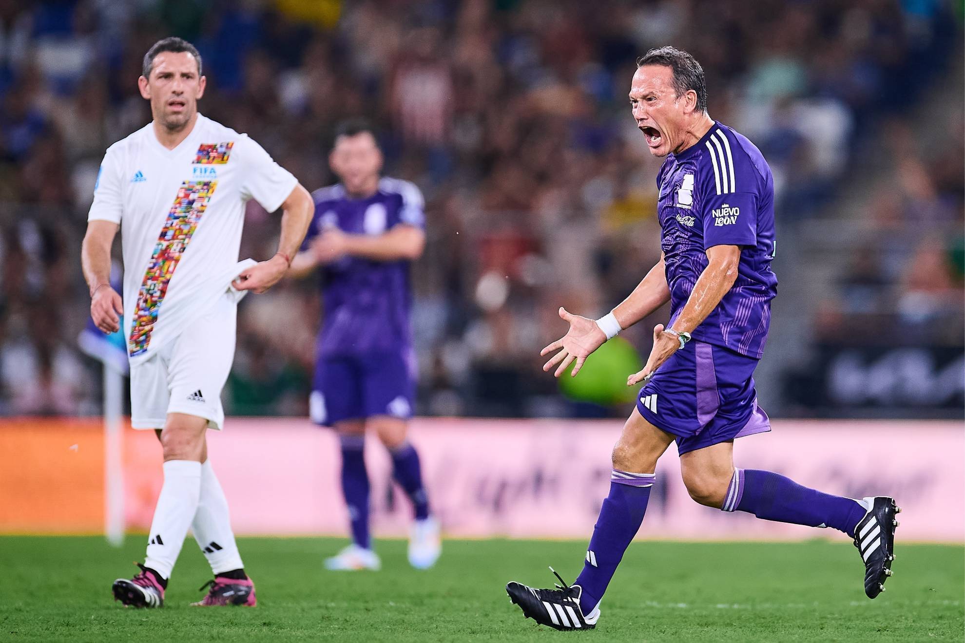 ¡Fiesta de figuras! FIFA Legends derrota a México en un amistoso lleno de calidad