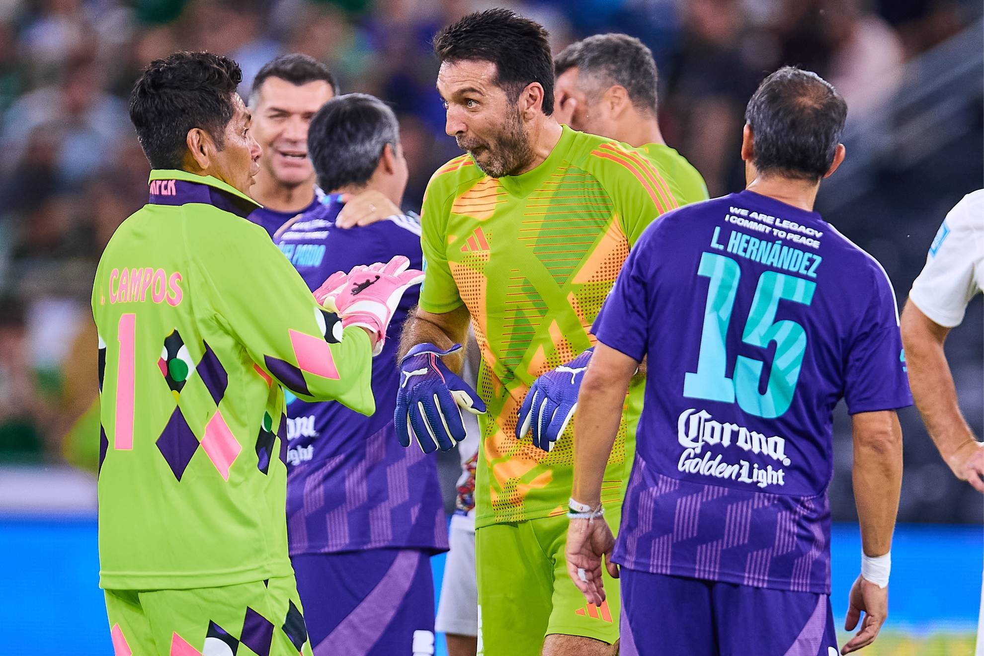 ¡Fiesta de figuras! Las leyendas de la FIFA vencieron a México en un partido amistoso lleno de calidad