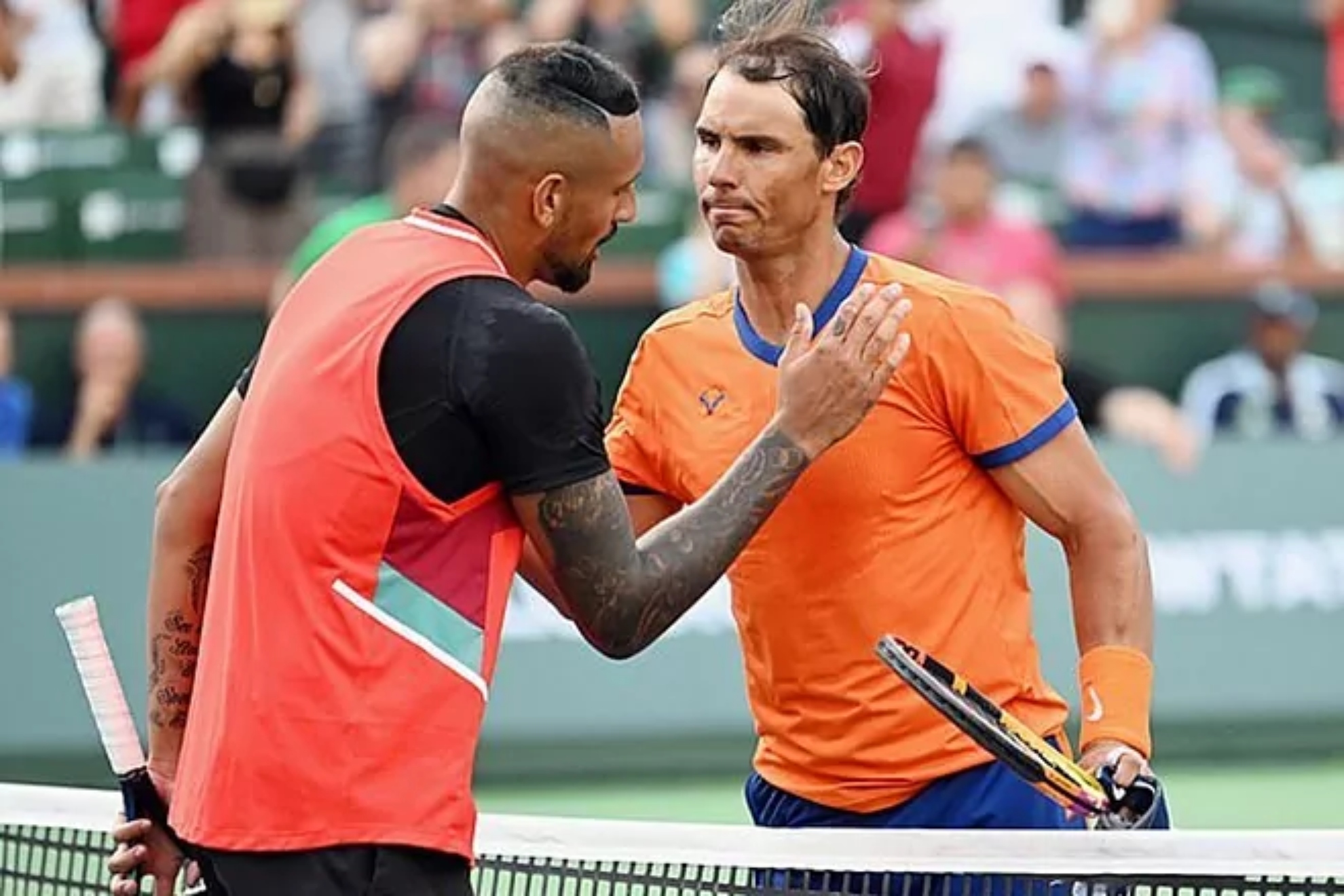 Kyrgios saluda a Nadal al final de un partido