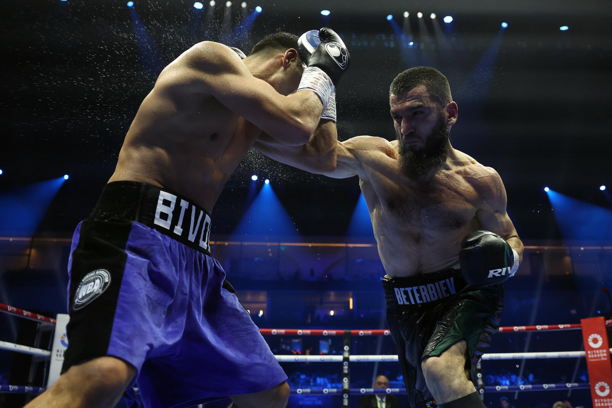 Beterbiev recompuso el camino y se impuso ante un Bivol que no supo ganar la contienda