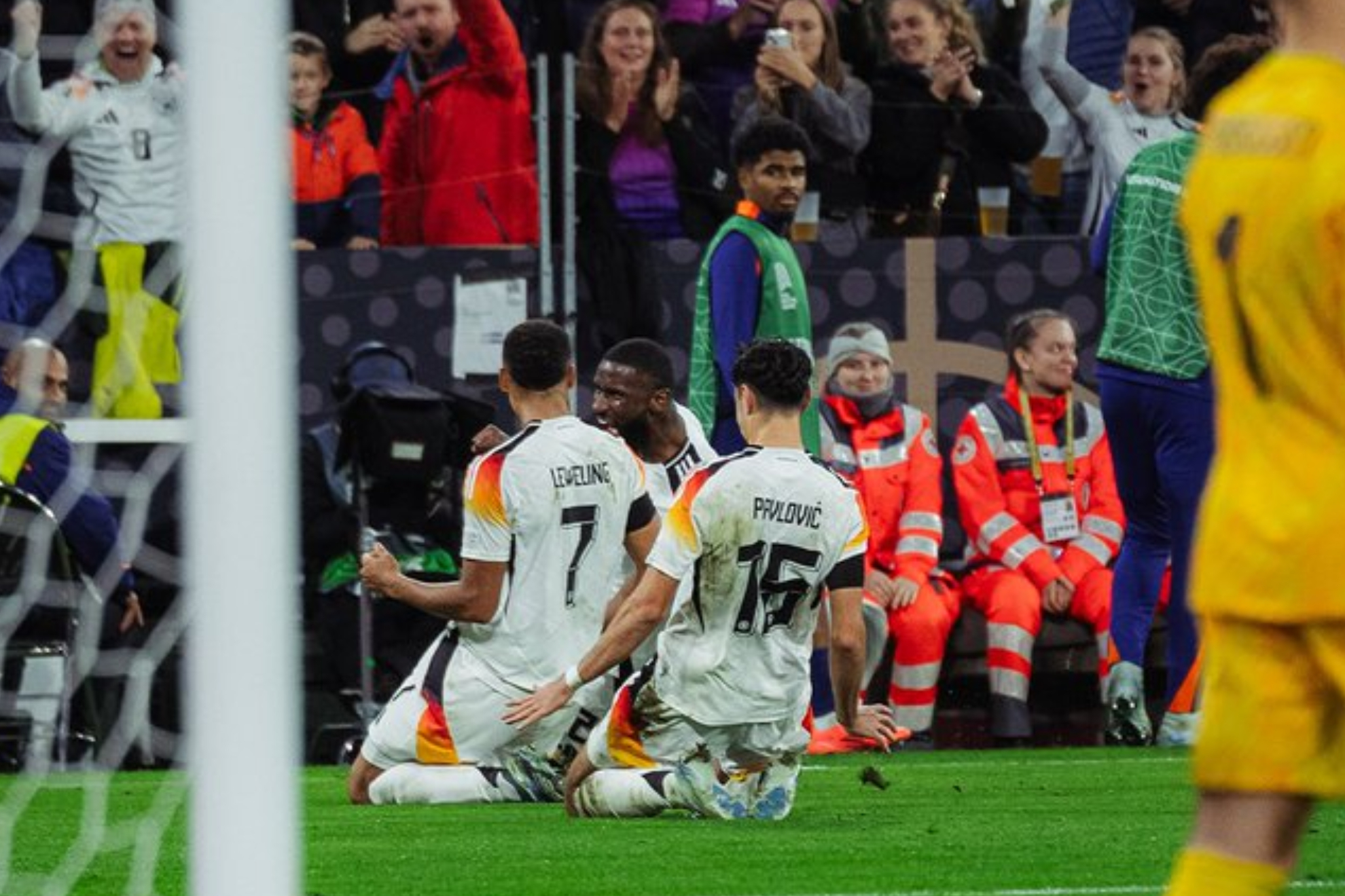 Leweling debut en la seleccin mayor con un gol que le dio la victoria a Alemania.