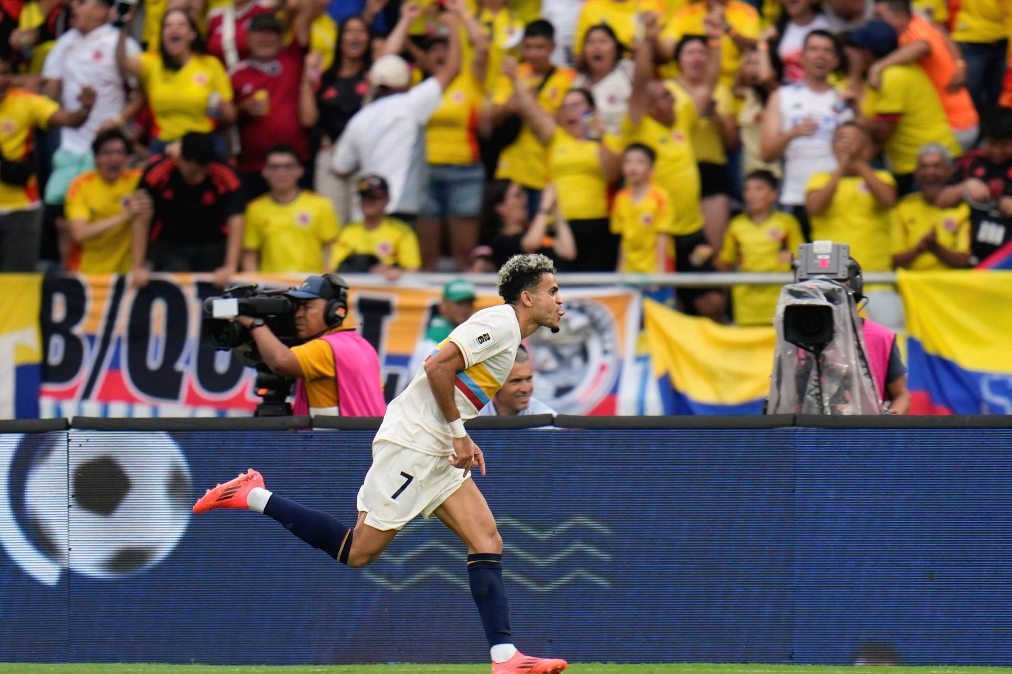 Colombia 4-0 Chile: Resumen y goles Colombia vs. Chile: El equipo de Camilo  Vargas muy cerca del Mundial, mientras que el de Diego Valdés es último en  Conmebol - Fase de Clasificación