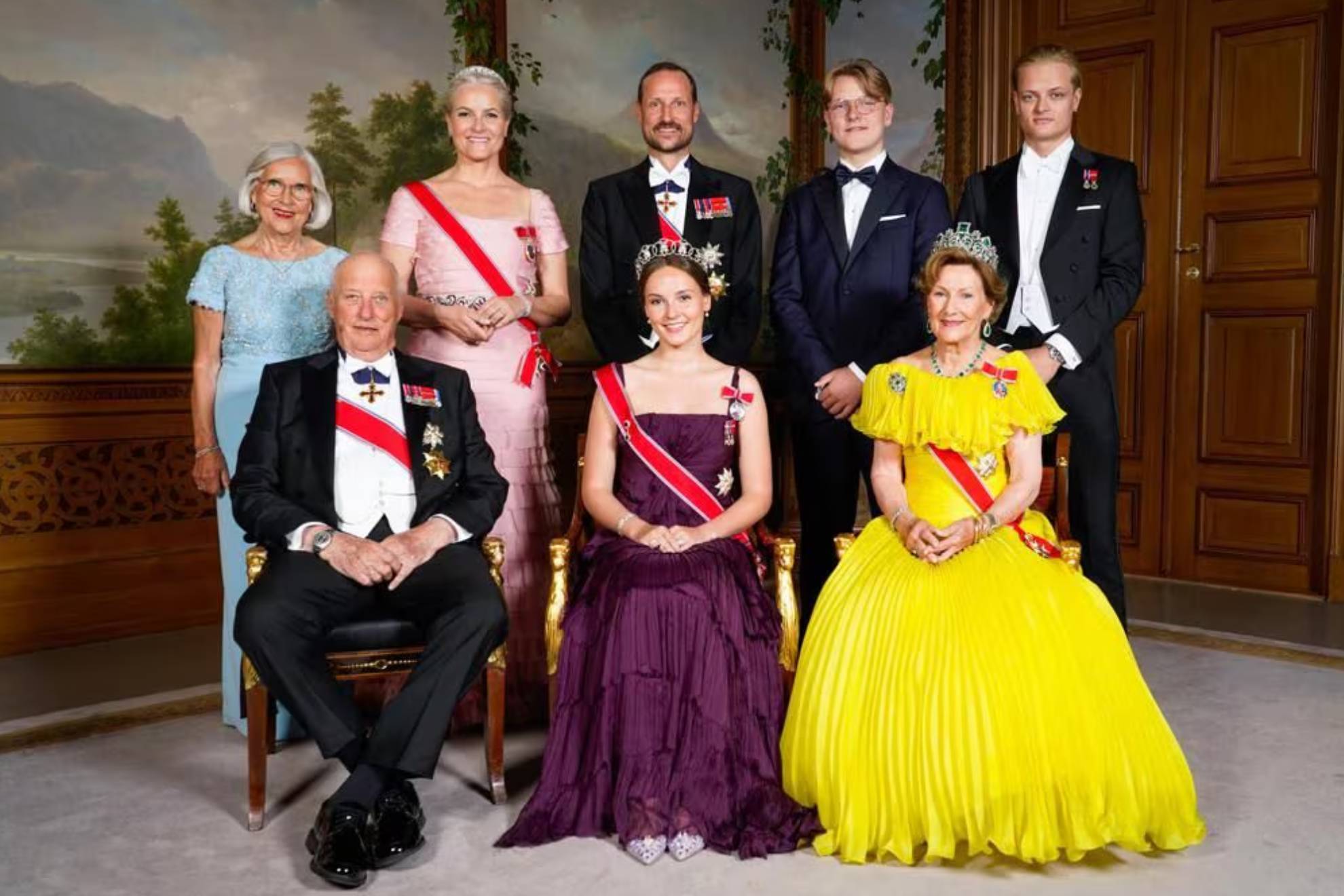 La foto de la familia real de Noruega, incluyendo a Ingrid Alexandra, segunda en la línea al trono