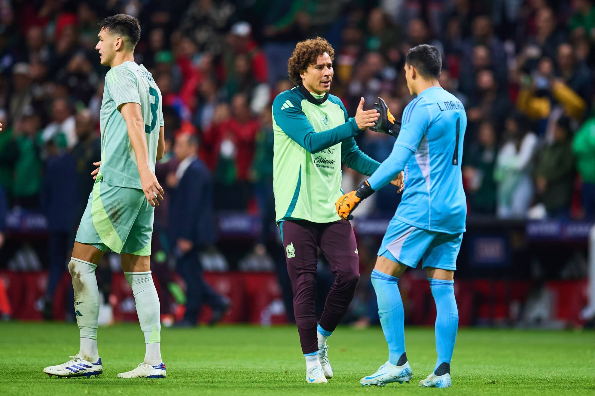 Memo Ochoa se resigna a perder la portera del Tri y asume un nuevo rol como auxiliar del Vasco