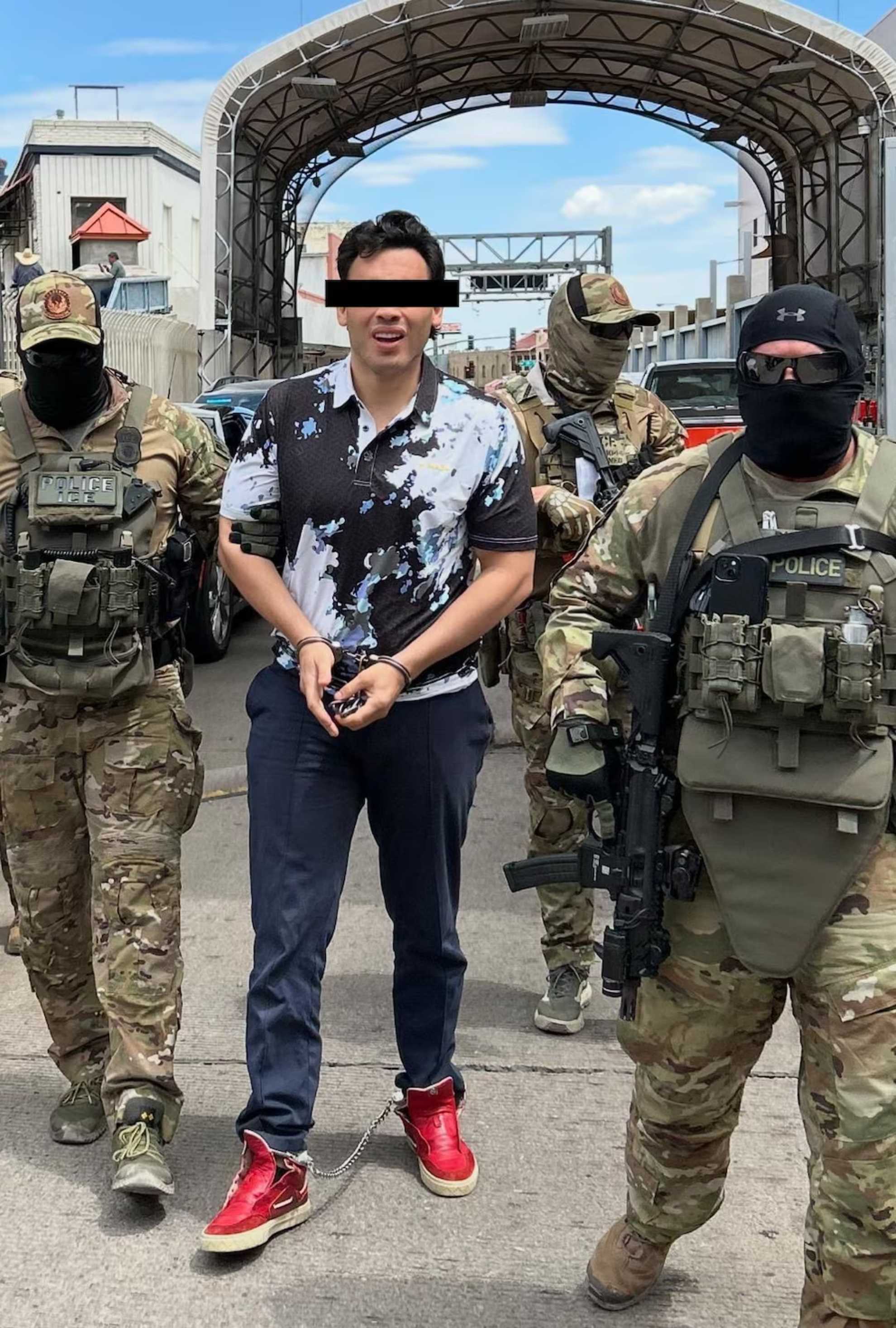 Chávez Jr, esposado y detenido