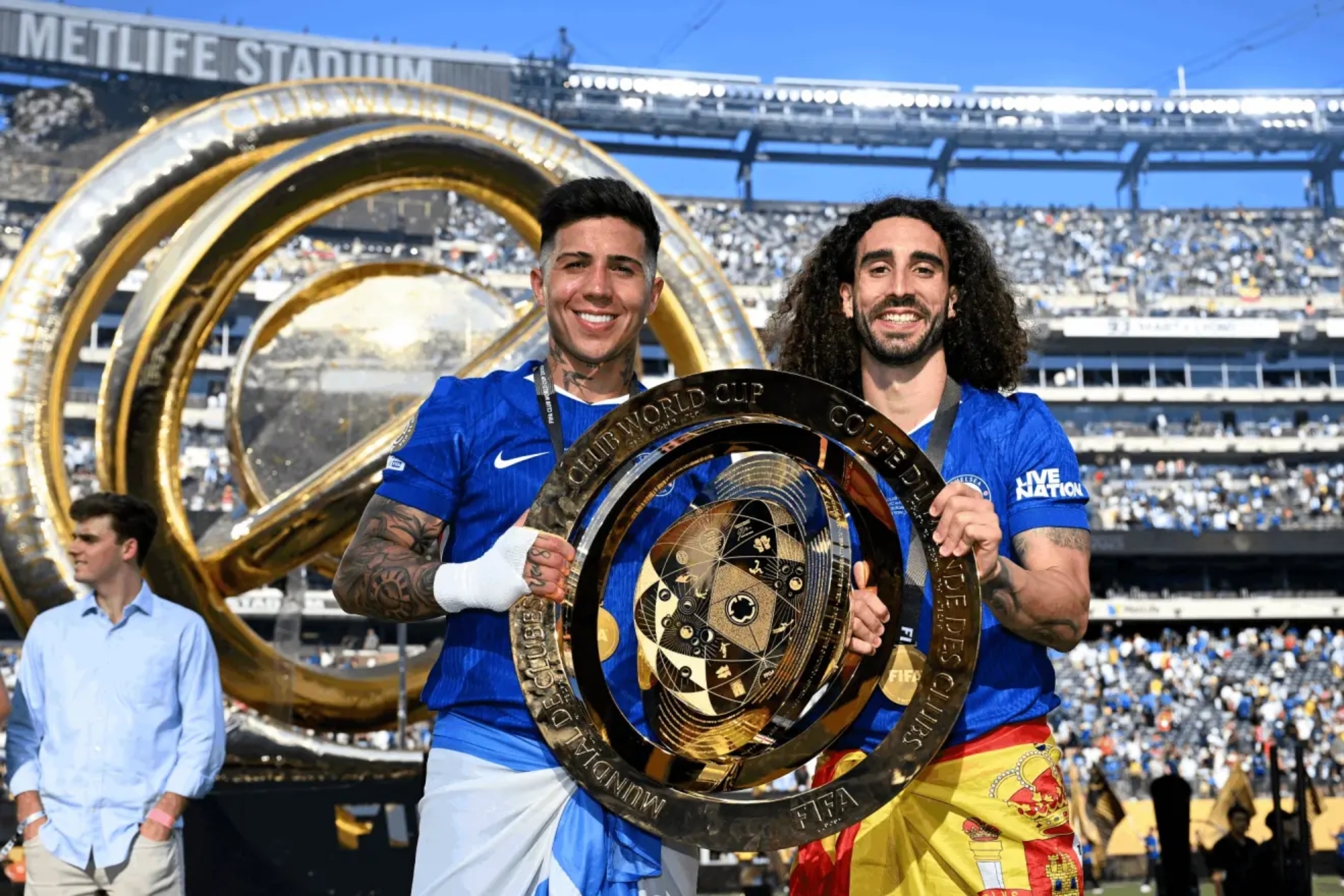 Cucurella y Enzo Fernández: de compañeros en el Chelsea a rivales en la final del Mundial